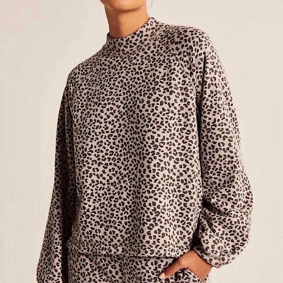Abercrombie & Fitch Sweaters - Abercrombie and Fitch Leopard Mock Neck Sweater Super Soft